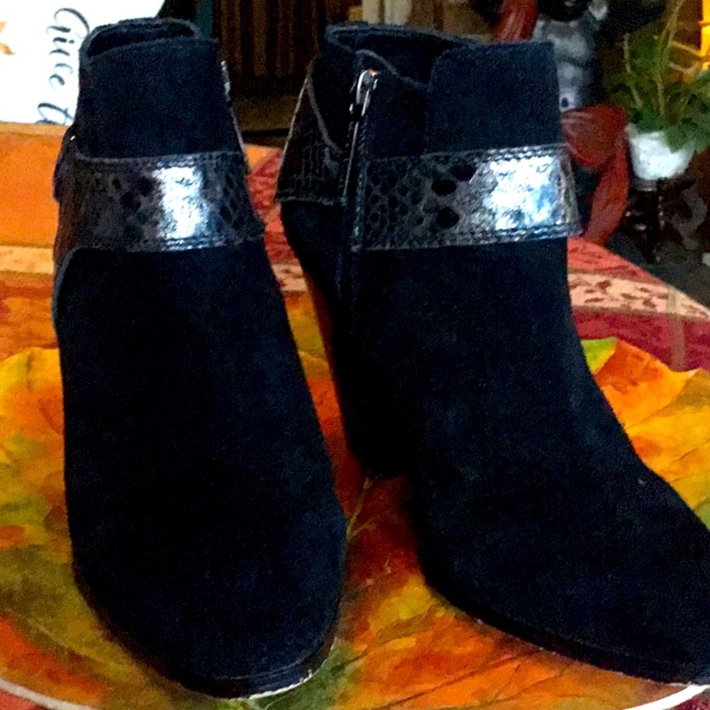 Donald j Pliner black Suede boots